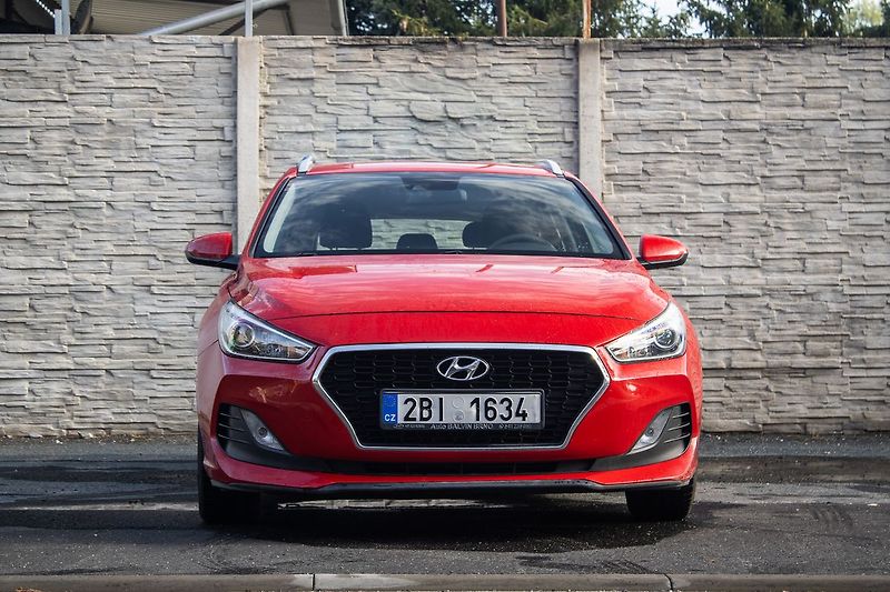Hyundai i30 - fotka 2 z 17