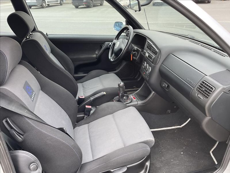 Volkswagen Golf 2,0i 85kW*Pěkný stav* - fotka 31 z 44