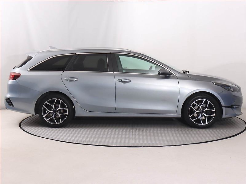 Kia Ceed (2021) 1.5 T-GDI, Automat, Serv.kniha - fotka 6 z 19