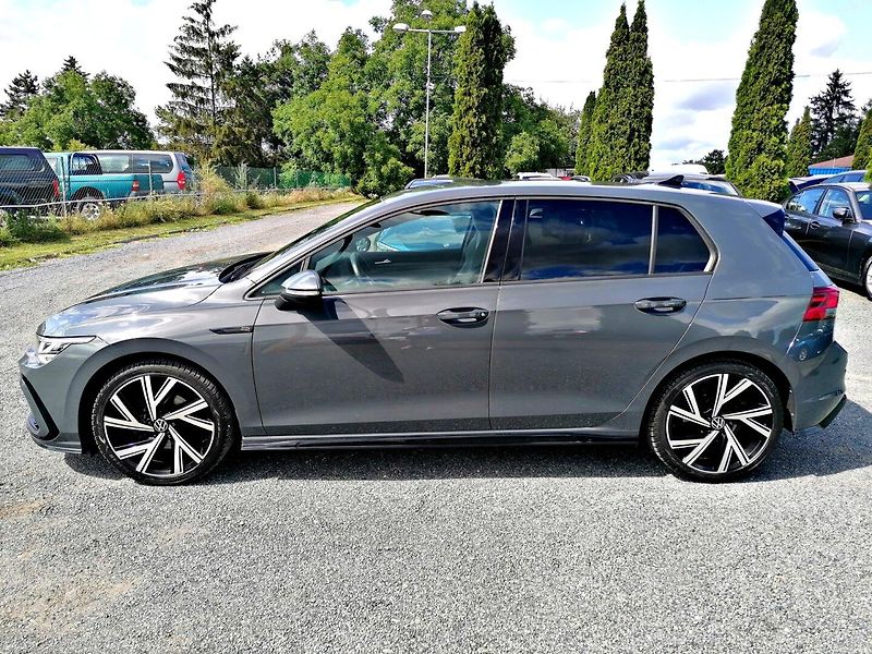 Volkswagen Golf (2022) 1.5 TSi R-LINE IQ-Drive - fotka 6 z 29