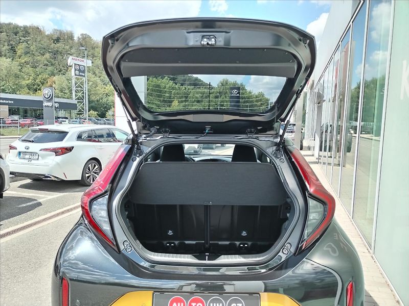 Toyota Aygo 1.5 HYBRID e-CVT  GR SPORT 116 - fotka 13 z 15