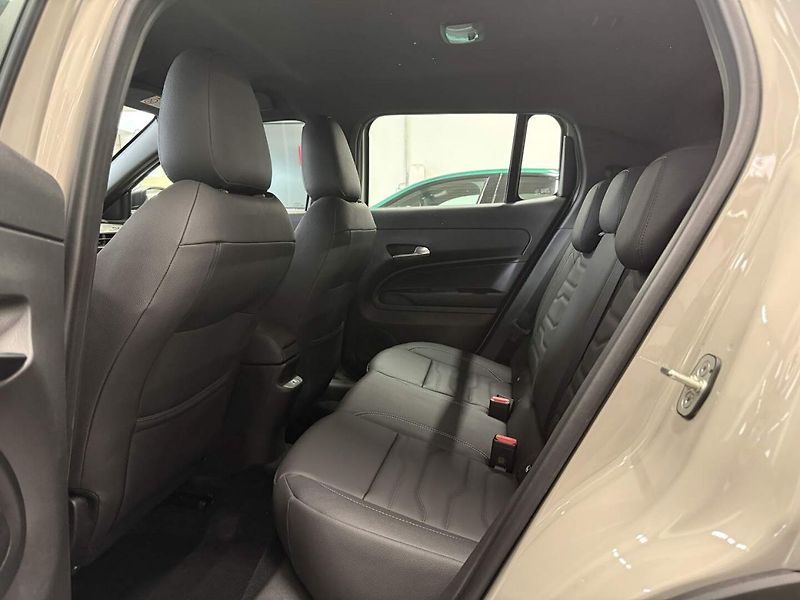 Jeep Avenger (2025) 4xe Upland 1.2 Turbo e-Hybrid - fotka 19 z 22