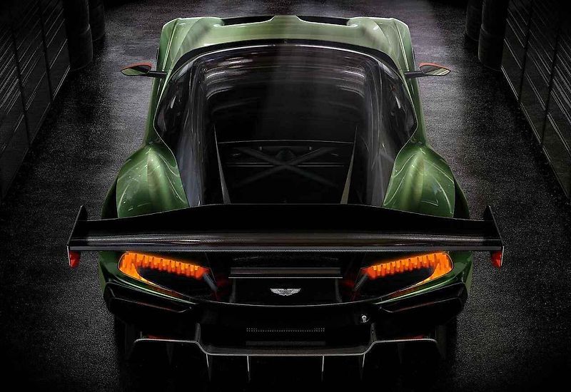 Aston Martin Vulcan homologovaný pro silniční využití.