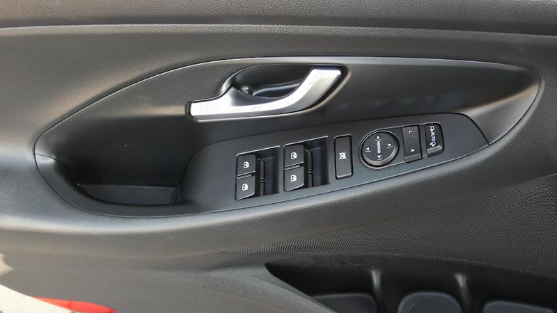 Hyundai i30 1.0 T-GDI Start Plus kombi - fotka 9 z 22