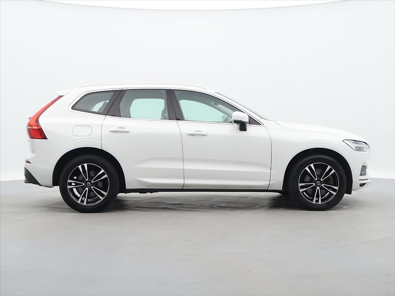 Volvo XC60 2,0 B4 Drive-E MomentumPro AWD - fotka 8 z 28