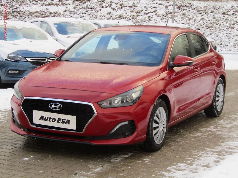 Hyundai i30 (2018) 1.0T-GDi Fastback, ČR - fotka 3 z 20
