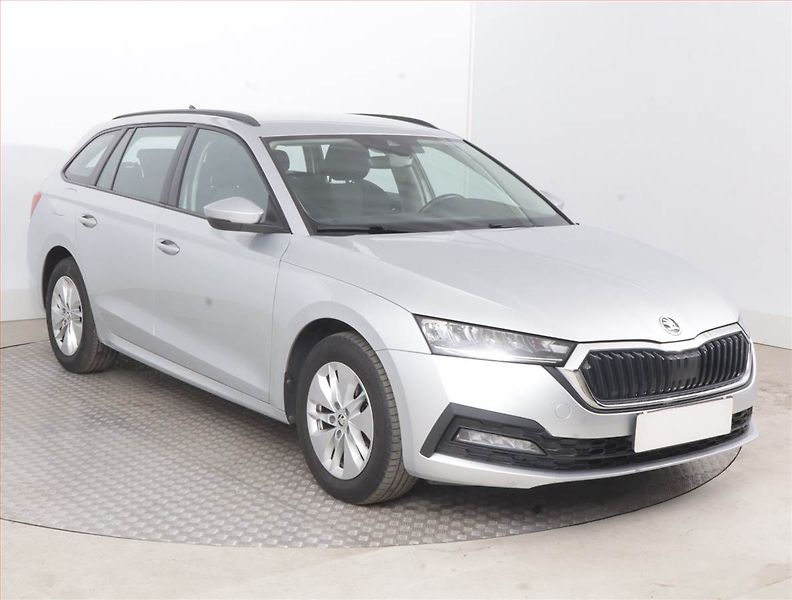 Škoda Octavia (2023) Ambition 2.0 TDI, ČR,1.maj - fotografie inzerátu