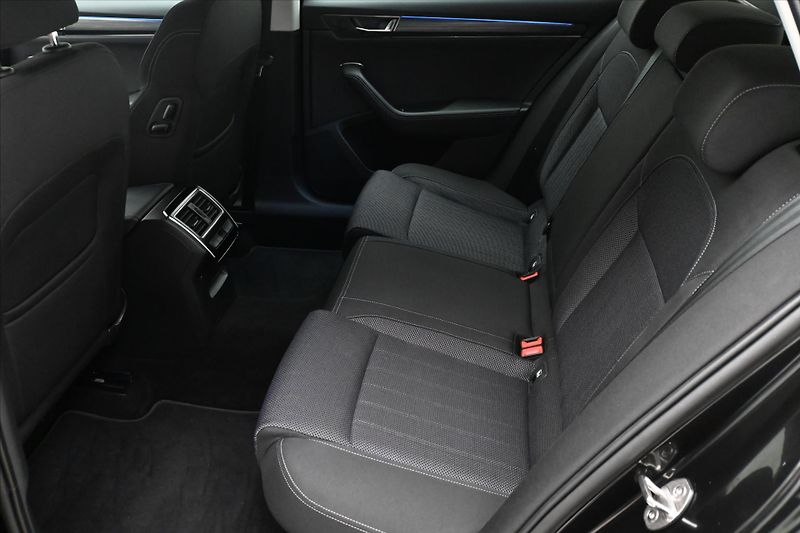 Škoda Superb 2,0 TDI 110 kW DSG Style Záruk - fotka 14 z 31