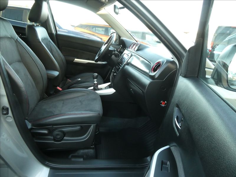 Suzuki Vitara 1,4 BJet 103kW 1.maj,4x4,závěs - fotka 27 z 49