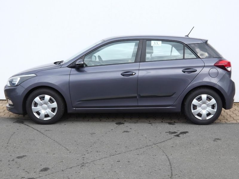 Hyundai i20 1,2 /55kW - fotka 15 z 30