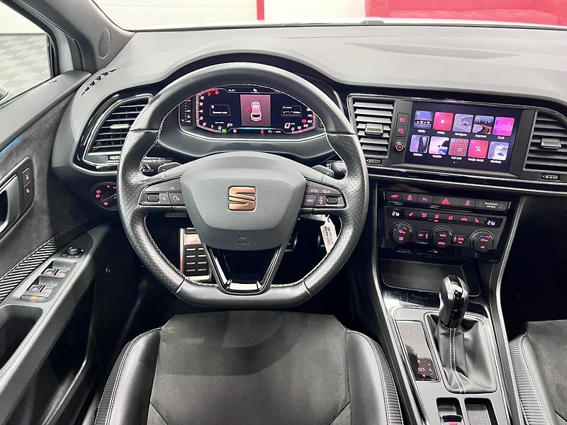 Seat Leon Cupra 300 2.0 TFSI 4x4 DSG - fotka 22 z 42