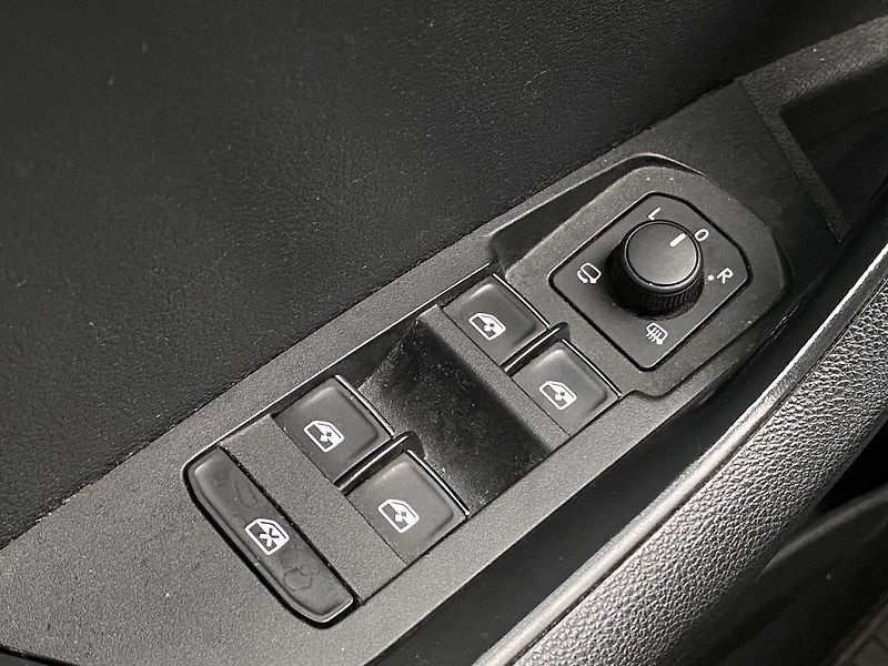 Škoda Karoq 2.0TDi, 2x kola, DSG, 4x4 - fotka 17 z 18