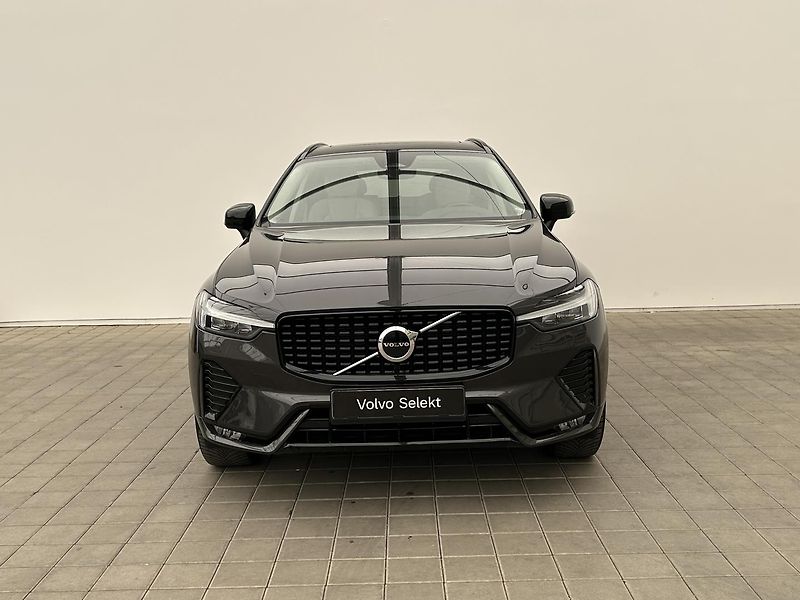 Volvo XC60 2.0  B4 4x4 PLUS  Black - fotka 9 z 32
