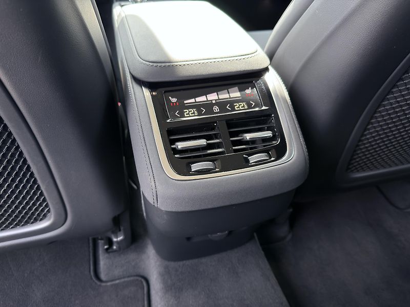 Volvo XC90 B5 AWD PLUS BRIGHT // 7M +kola - fotka 16 z 52