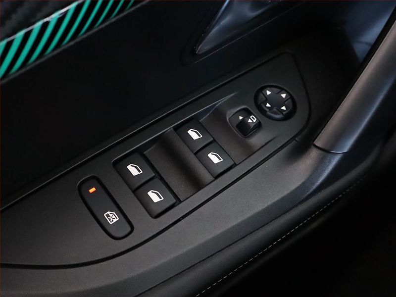 Peugeot 2008 (2021) 1.2 PureTech, Automat - fotka 16 z 24