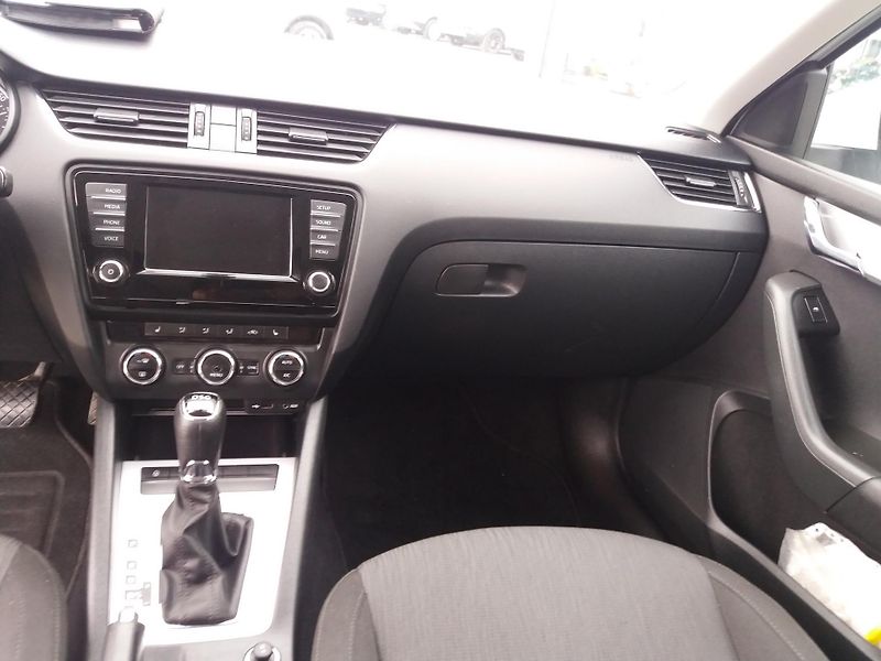 Škoda Octavia 1.4TSi,DSG,110kW,ZADÁNO !! - fotka 11 z 26