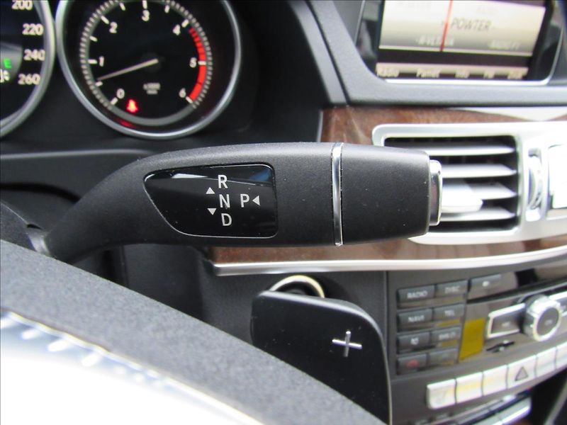 Mercedes-Benz Třídy E 3,0 CDi 350 Bluetec 4MATIC - fotka 24 z 35