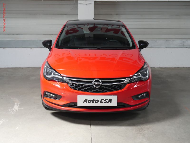 Opel Astra (2019) 1.6 CDTi, AT - fotka 2 z 23