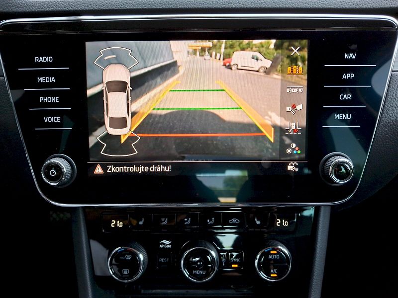 Škoda Superb (2022) Style Plus Top DSG 2,0TSi 140k - fotka 29 z 35