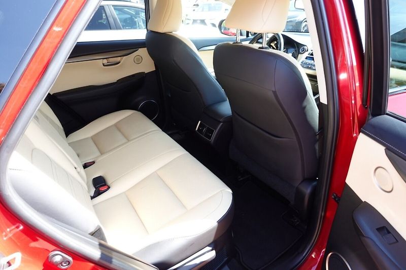 Lexus NX 300h NX300h AWD DC Executive Plus S - fotka 14 z 35