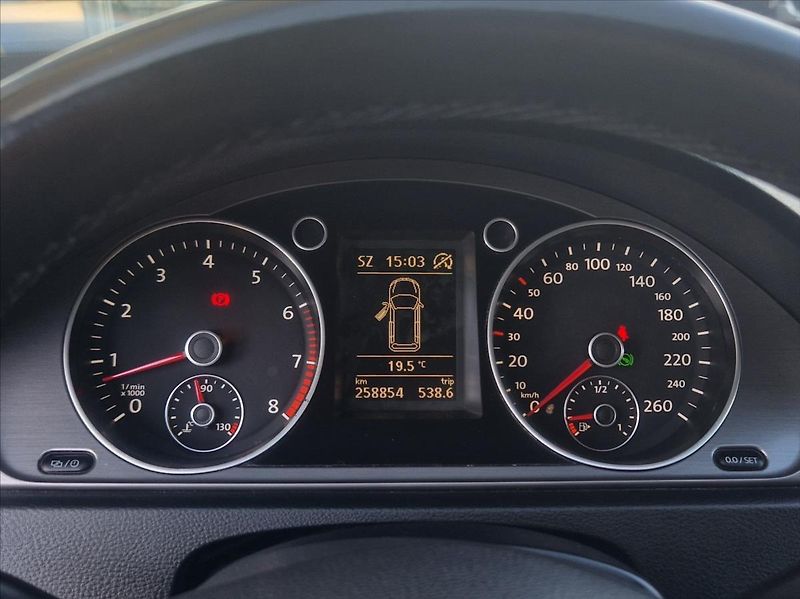 Volkswagen Passat 1,4 TSI DSG AUTOAC SENZOR TAŽN - fotka 21 z 37