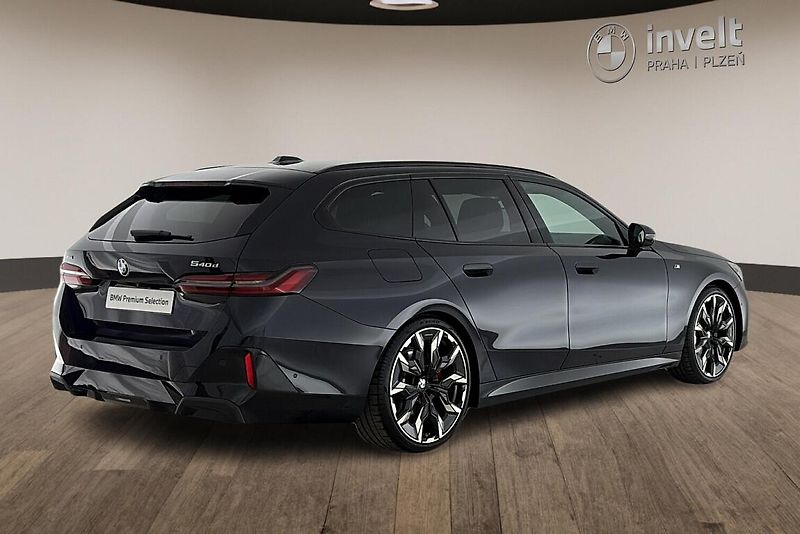 BMW Řada 5 540d xDrive Touring - fotka 3 z 25