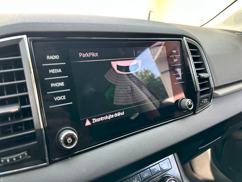 Škoda Karoq (2018) 2.0 TDI 110 kW Ambition 4x4 - fotka 15 z 25