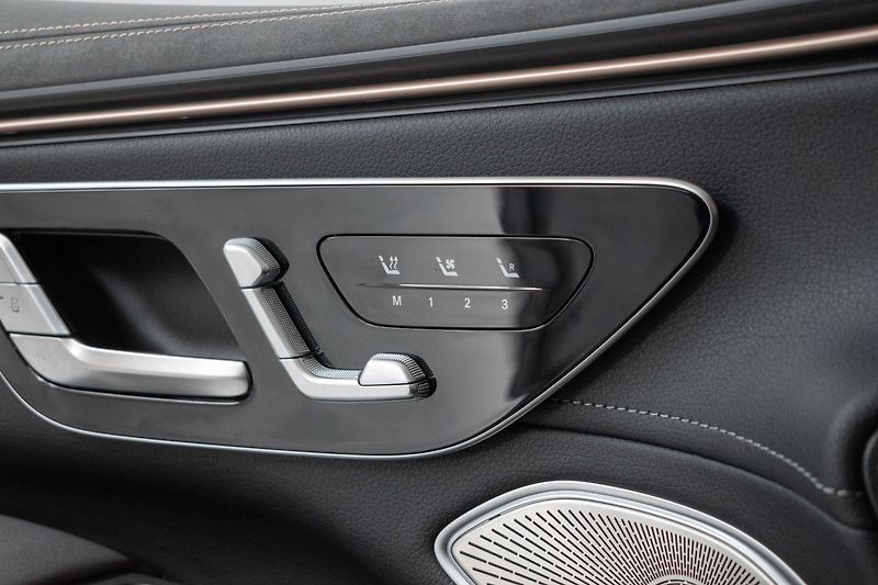 Mercedes-Benz EQS 450 AMG*4MATIC*AIRMATIC*TAŽNÉ* - fotka 41 z 52