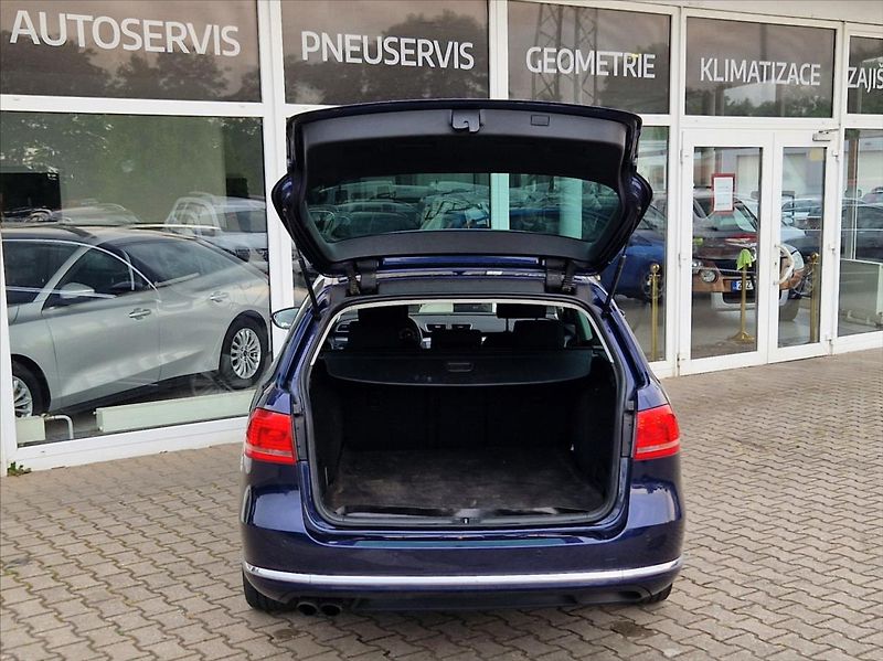 Volkswagen Passat 2,0 TDi 103kW KAMERA NAVI +ZIM - fotka 9 z 34