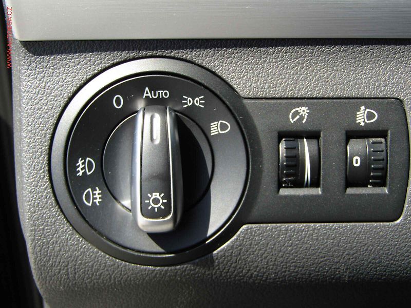 Volkswagen Touran (2015) 1.6TDi, Navi, AC - fotka 17 z 20
