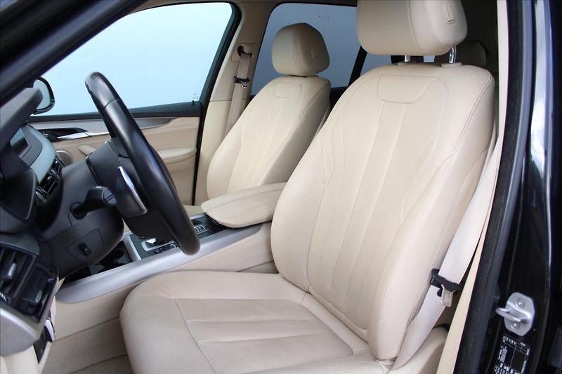 BMW X5 xDrive 30d Bang&Olufsen - fotka 10 z 30