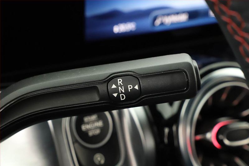 Mercedes-Benz GLB (2025) 200 d 4MATIC, AMG Line - fotka 10 z 20