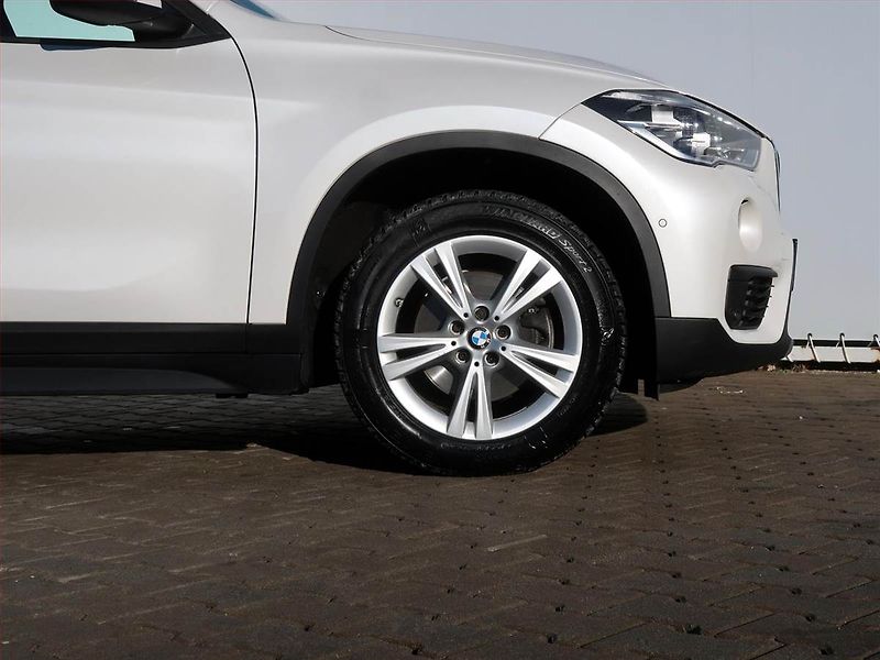 BMW X1 (2017) sDrive18d, Automat, Serv.kniha - fotka 15 z 19