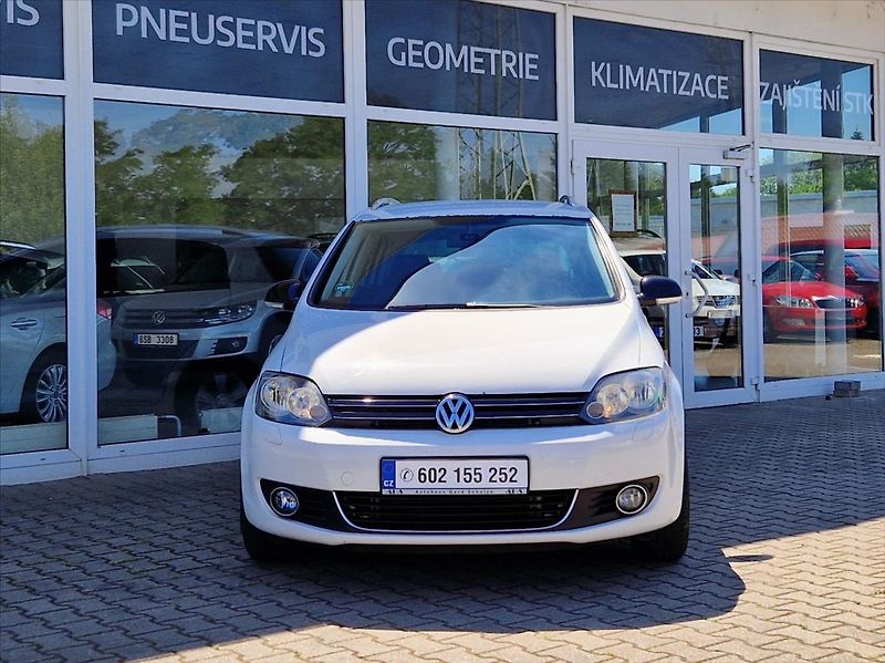 Volkswagen Golf Plus 1,2 TSI STYLE VÝHŘEV - fotka 8 z 29