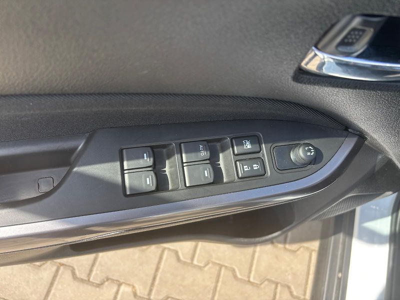 Suzuki Vitara 1,4 BoosterJet Premium Hybrid - fotka 12 z 29