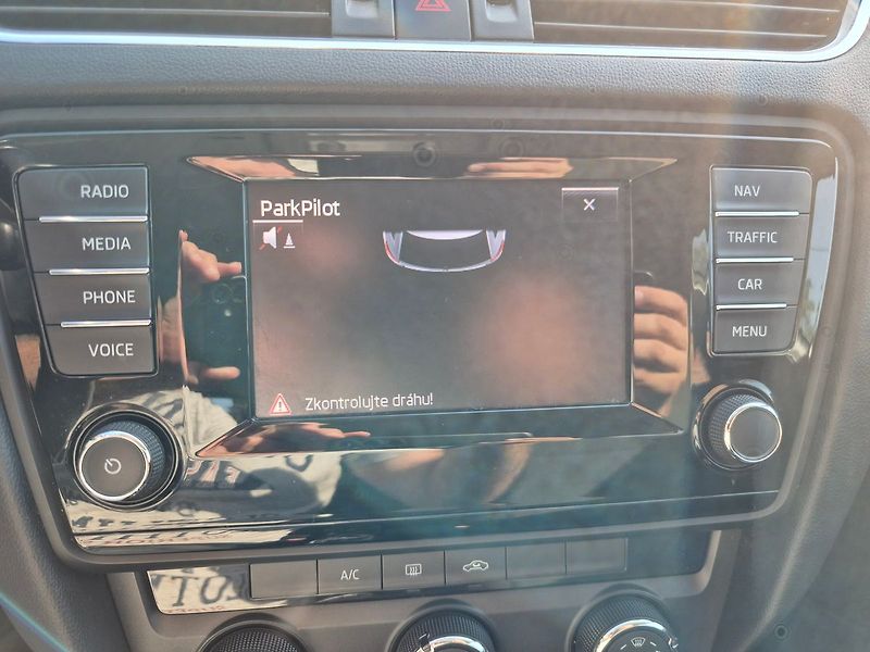 Škoda Octavia (2013) 1.6TDi 77kW , pěkná, bez koroz - fotka 15 z 24