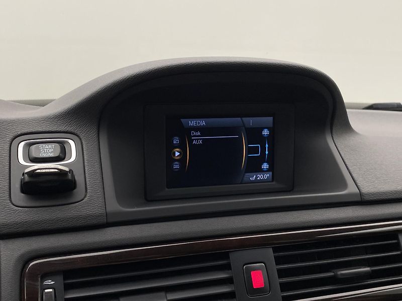 Volvo XC70 D4 AWD KINETIC AUT REZERVACE - fotka 34 z 38