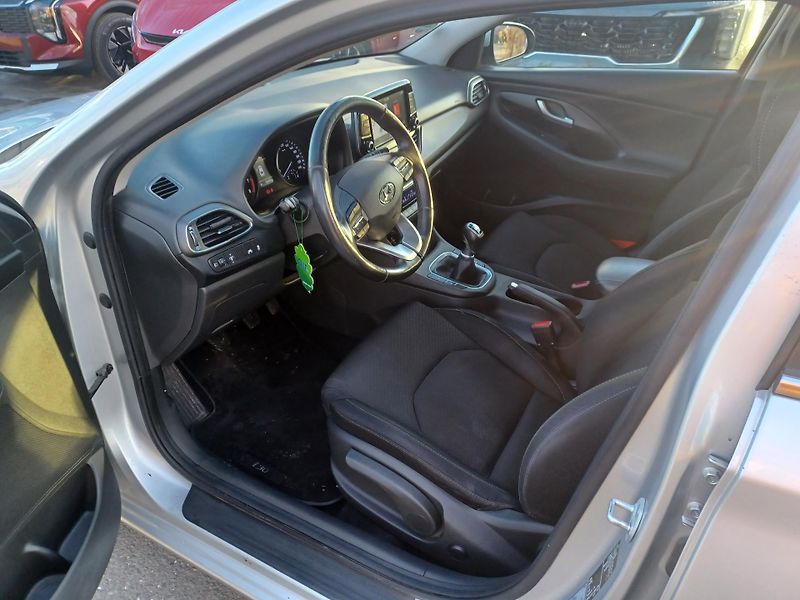 Hyundai i30 1.0 T-GDI 88kW Čr - fotka 8 z 18