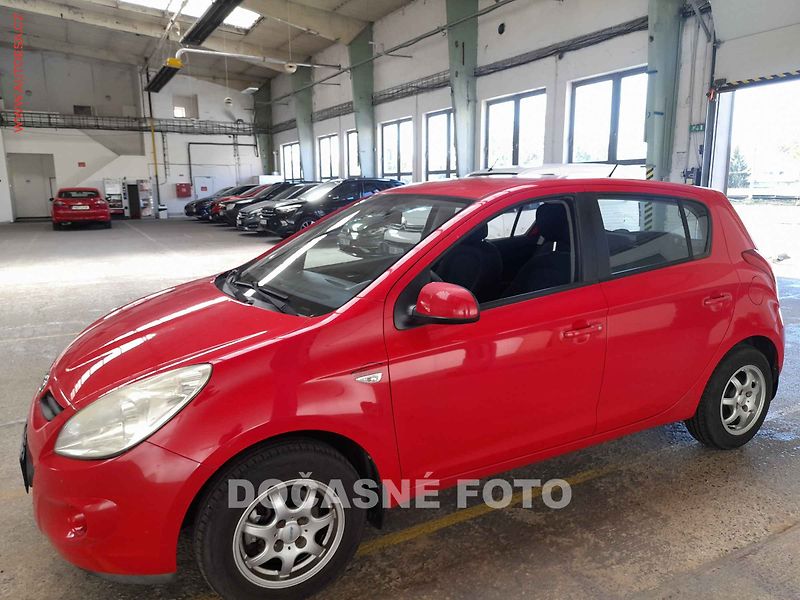Hyundai i20 (2009) 1.2i, ČR, STK4/28 - fotka 1 z 3