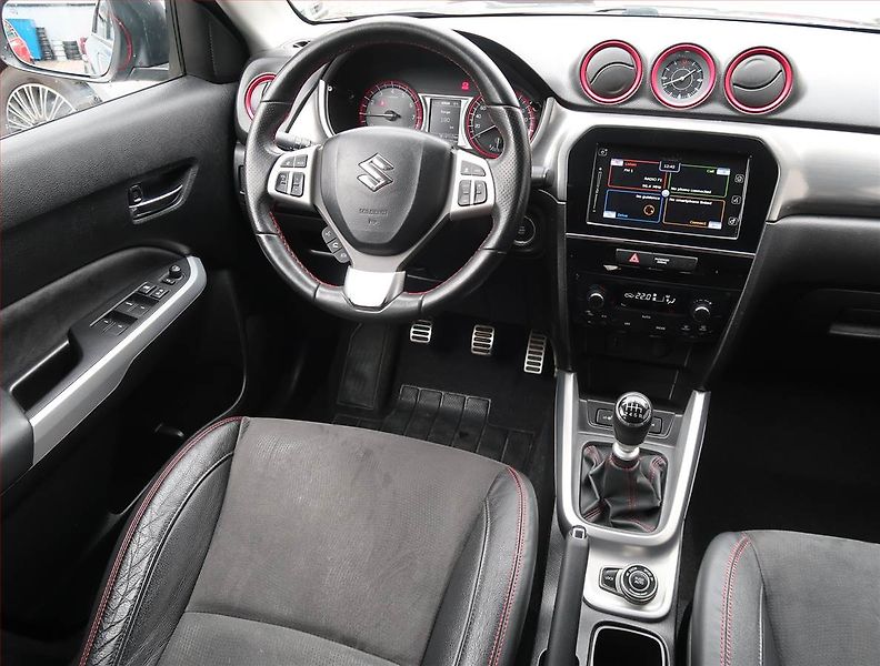 Suzuki Vitara (2016) Premium 1.4 BoosterJet, 4X4 - fotka 7 z 13