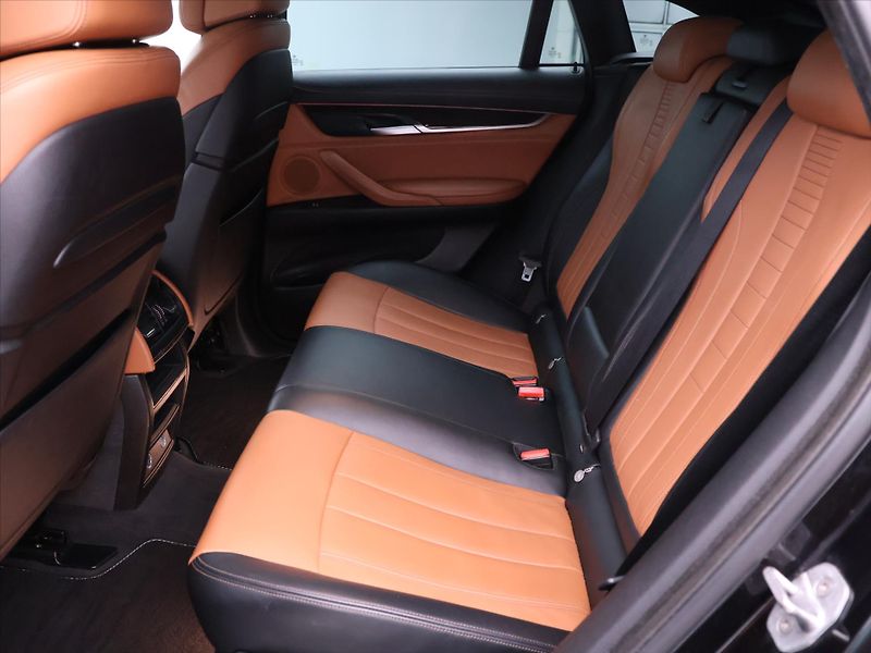 BMW X6 3,0 40d 230kW xD Aut. CZ LED - fotka 14 z 38