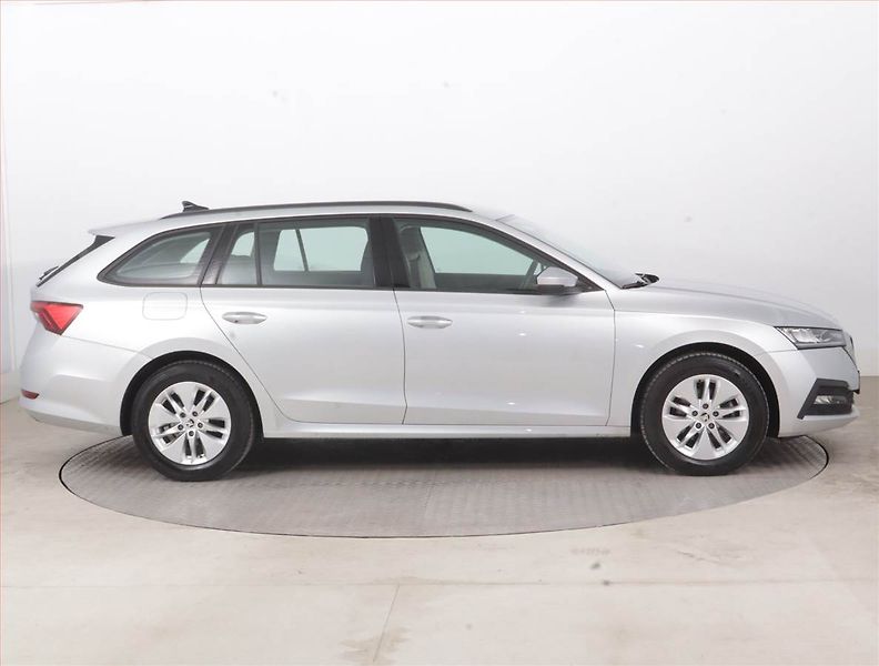 Škoda Octavia (2023) Ambition 2.0 TDI - fotka 6 z 15