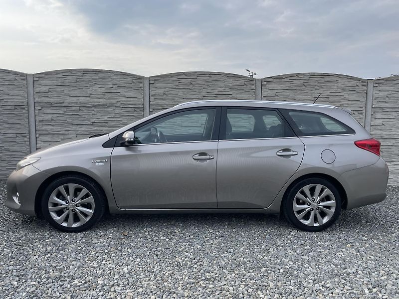 Toyota Auris 1.8i 16v HYBRID AUT NAVI CAM!! - fotka 1 z 166