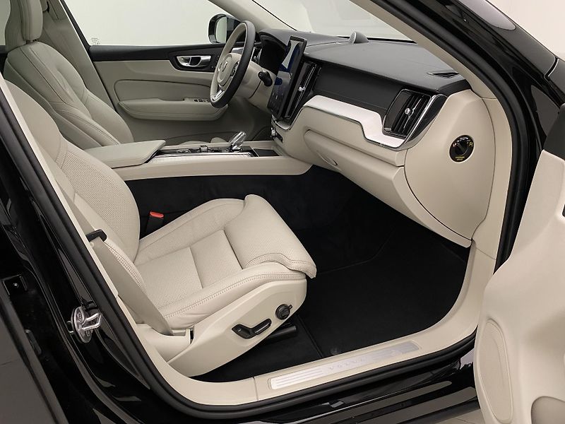 Volvo XC60 T8 AWD RECHARGE DARK ULTRA CZ - fotka 24 z 67