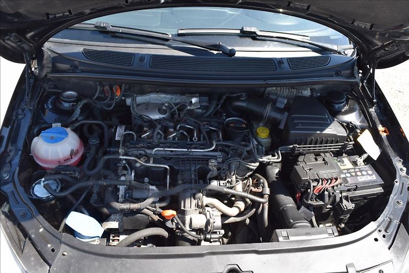 Škoda Fabia 1,6 TDI TAŽNÉ PO SERVISE ALU - fotka 45 z 46