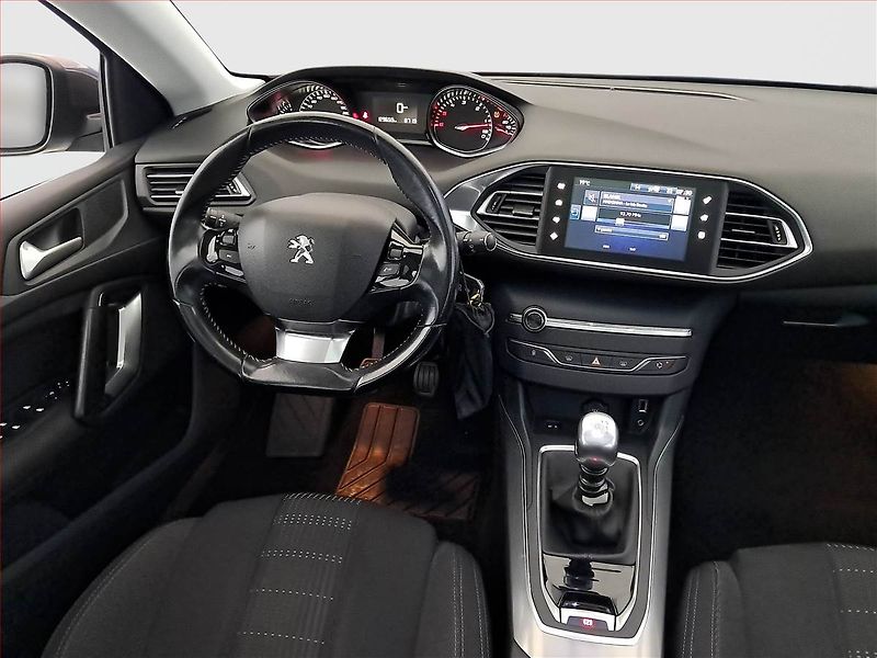 Peugeot 308 (2017) 1.6 BlueHDi, Navi, Tempomat - fotka 7 z 20