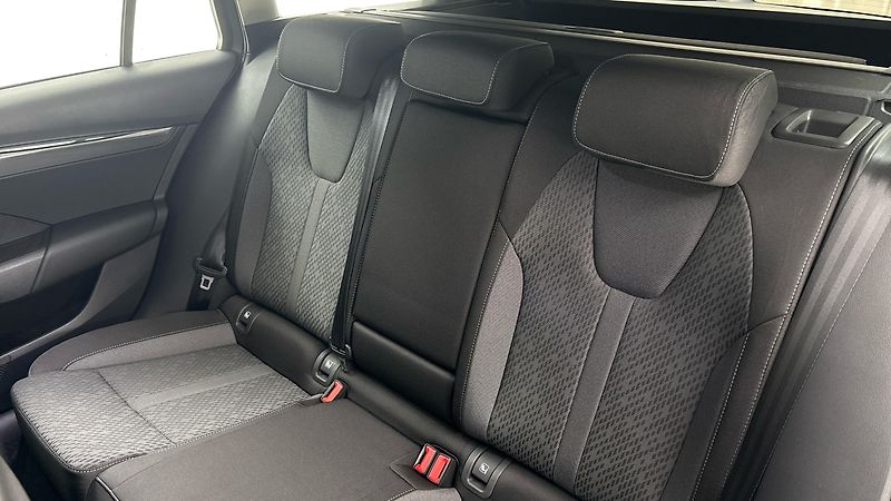 Škoda Octavia 1.4 TSI iV DSG Style Combi - fotka 16 z 27