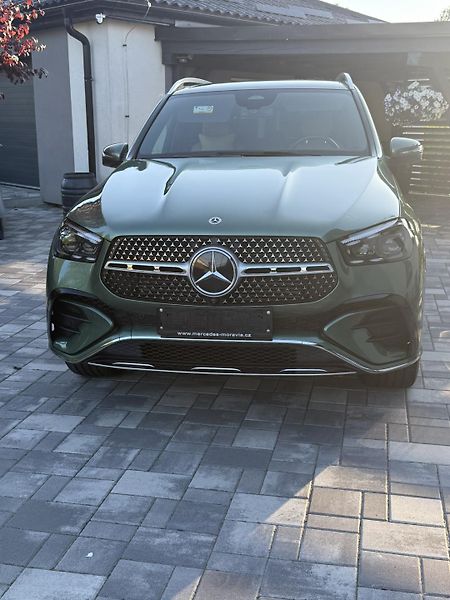 Mercedes-Benz GLE (2025) 450d 4MATIC Edition 140 Years - fotka 19 z 20