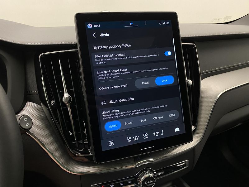 Volvo XC60 T8 AWD RECHARGE BLACK EDITION - fotka 48 z 61