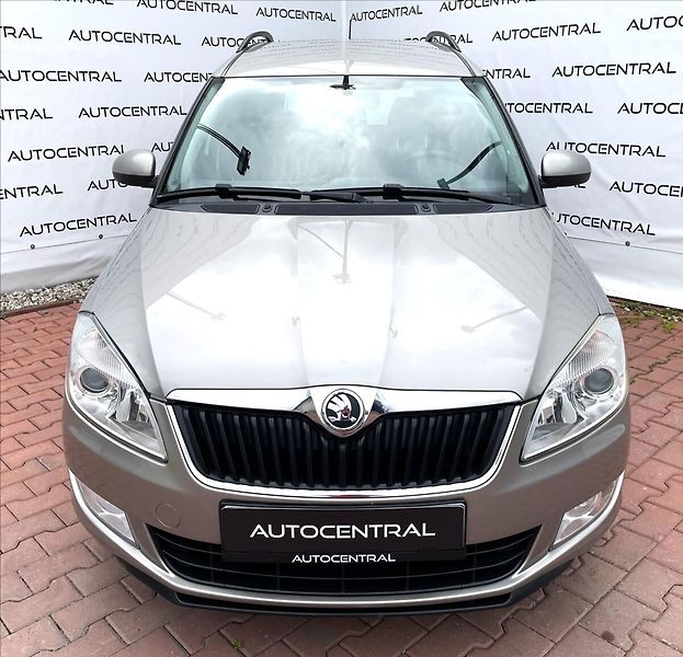 Škoda Roomster 1,2 TSi,77kW,serv.kn. - fotka 2 z 23